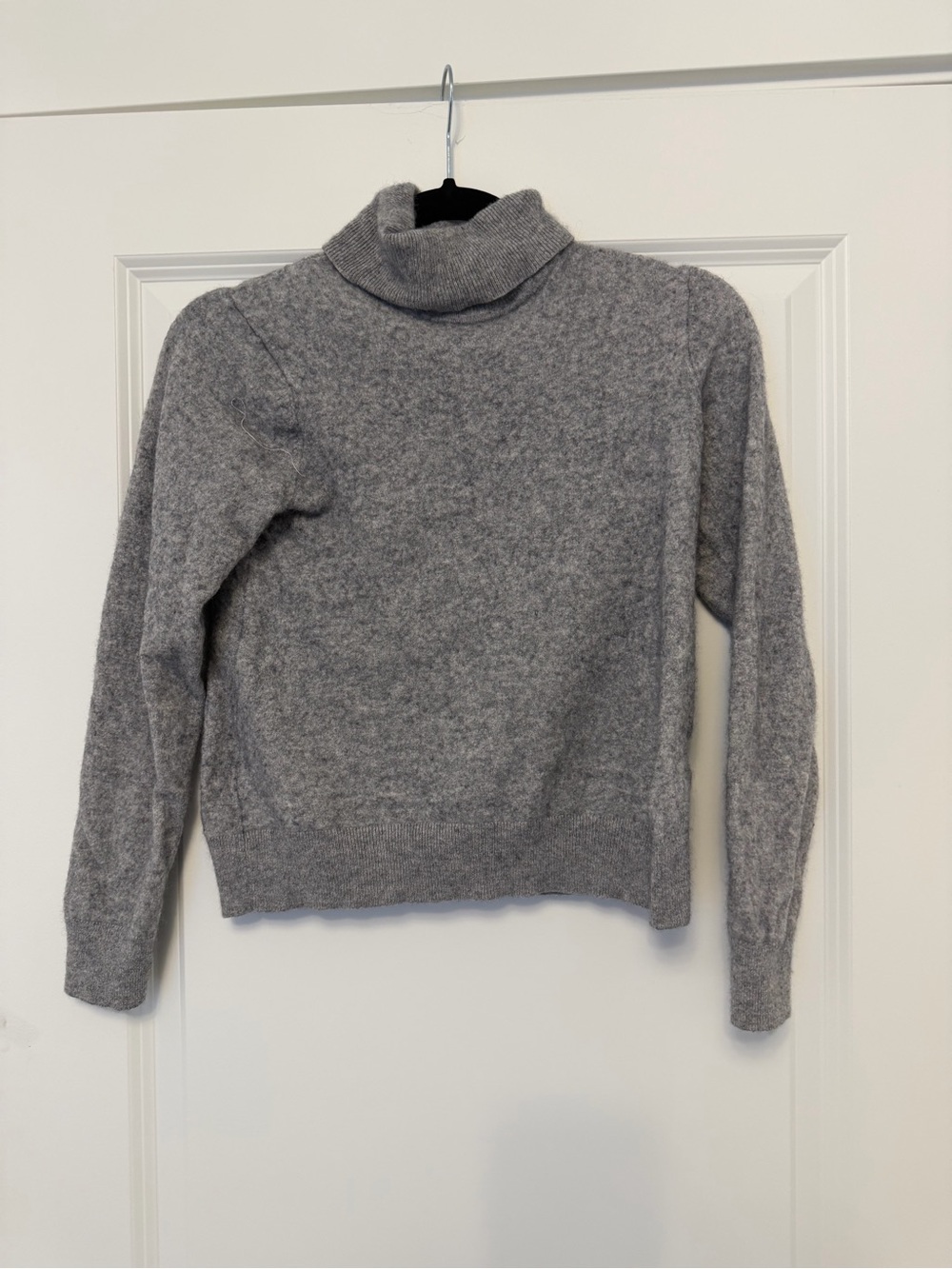 Uniqlo Gray Turtleneck Sweater